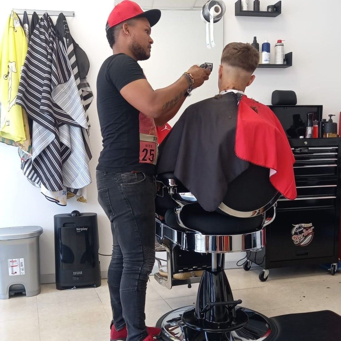 Yeison trabajando en un corte